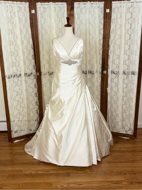 maggie sottero eleganza wedding dress Maggie Sottero Lucca Wedding Dress main image 0